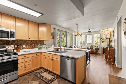 Crestview D208 by Moose Management