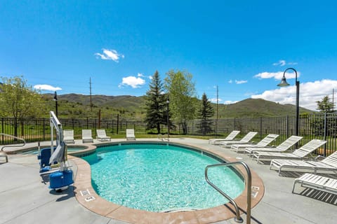 Crestview Park City Pool (Summer)