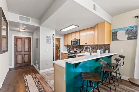 Crestview D208 by Moose Management