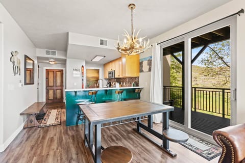 Crestview D208 by Moose Management