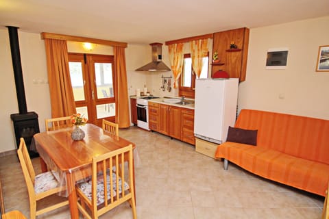 House (Holiday Home Katica - One Bedroom Hol) | Living room