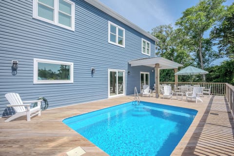 Exterior - Back / Pool Deck
