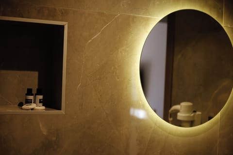 Superior Room | Bathroom | Free toiletries, hair dryer, towels, soap