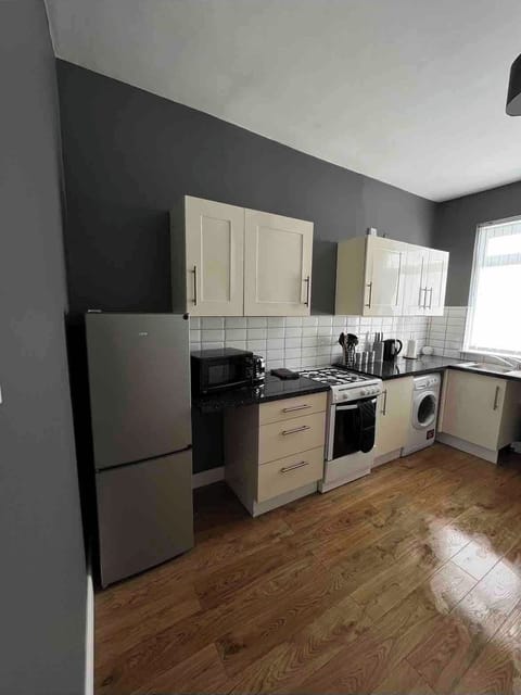 The kitchen, in here you can see important features such as the fridge freezer and the oven, allowing you to save some cash and have a nice meal in