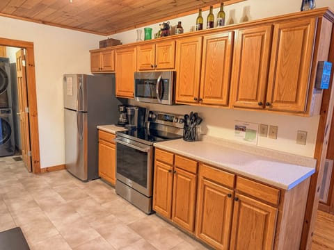 The kitchen is ready for pancake mornings, lake-day lunches, and relaxing dinners.