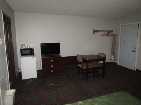 Standard Room, 1 King Bed, Smoking | Desk, iron/ironing board, free rollaway beds, free WiFi