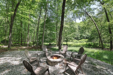 Outdoor fire pit