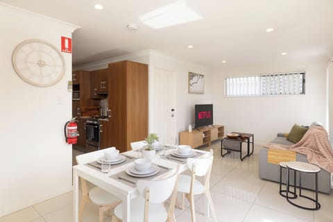 Dining Area (1)