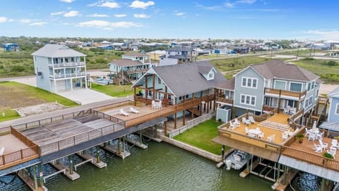 Waterfront Hahn's Hideaway with 2 Boat Slips/Lifts is Pet Friendly for extra fees