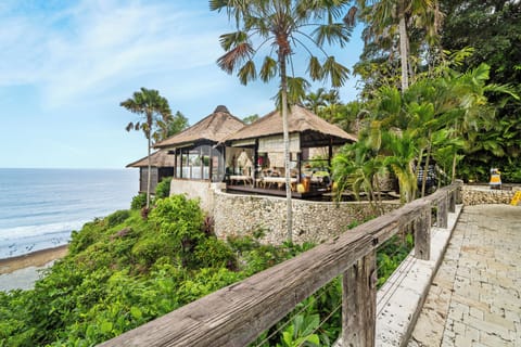 Private beach nearby, white sand