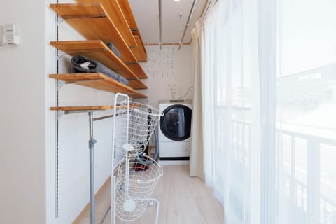 Basic Apartment | Bathroom | Combined shower/tub, hair dryer, bidet, shampoo