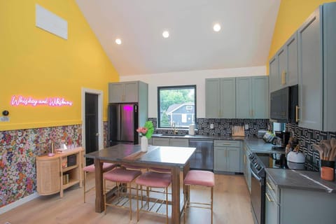 Brand New Kitchen w/All New Appliances + Island Seating