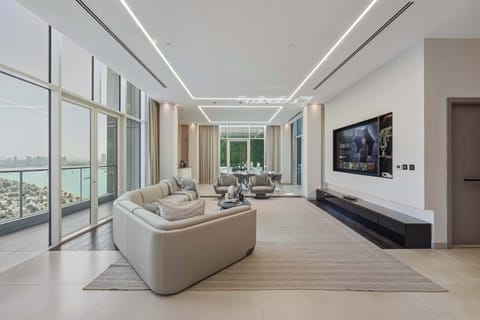 Palatial living on a grand scale. This 5,400 sq. ft. Sky Villa features soaring high ceilings and floor-to-ceiling glass spanning the entire width of the building.