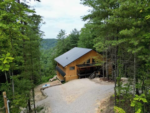 Driveway for No Place Like Home. Please note that part of the driveway is steep.   If you want to park close 4wd vehicles are recommended. 