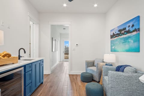 Entryway Living Area with Wet Bar, 1st Floor