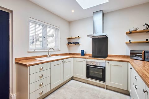 Porter Cottage, Alnwick - Host & Stay