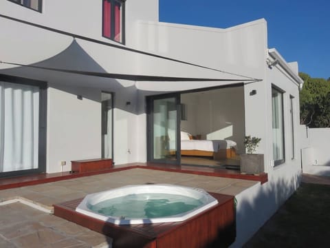 Jacuzzi just near the suite