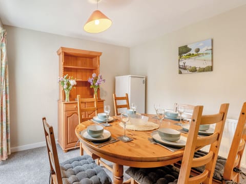 Dining Area | Carraig-Dhubh South - Carraig Dhubh Cottages, Whiting Bay