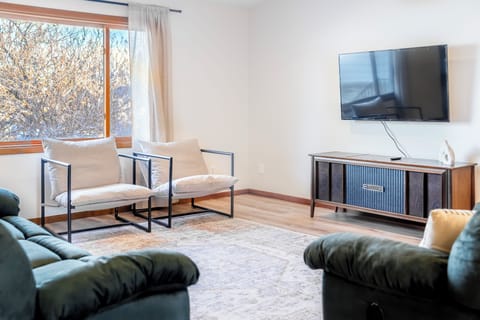 954733d9-09d9-41ee-9f39-e8e2a8e7a2f6