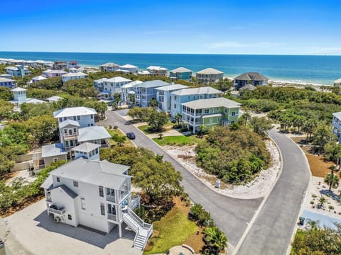 Walking distance to beach, pool, golf, tennis, club