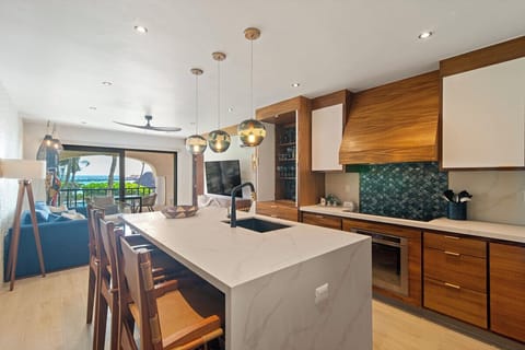 Kitchen & Island