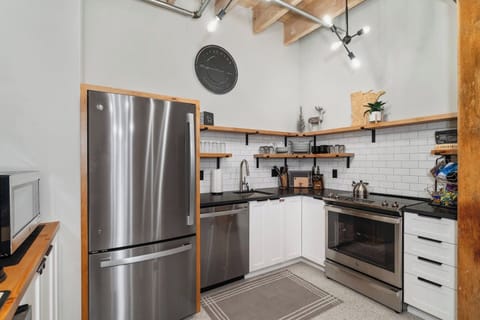 Step into our sleek, modern kitchen, where style meets endless cooking possibilities! It’s the perfect spot to get creative and have fun in the kitchen.