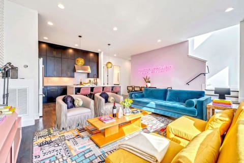 Escape to your dream Nashville getaway! This spacious vacation rental is perfect for large groups, with stylish areas for relaxing and entertaining just moments from Downtown Nashville's nightlife. Experience this lavish oasis in Music City!