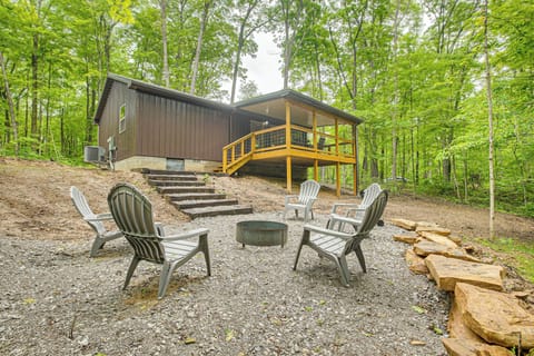 South Bloomingville Vacation Rental | 2BR | 1BA | 870 Sq Ft | Steps to Enter