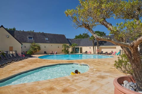 Solarium and children’s pool