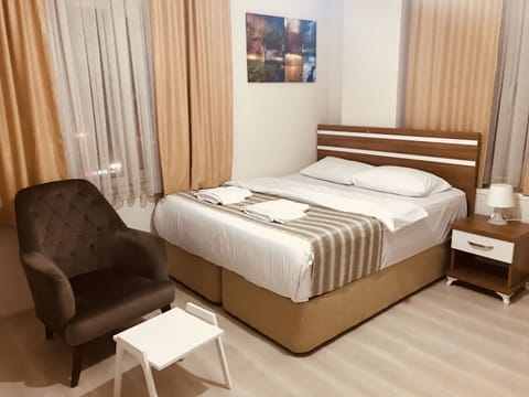 Family Double Room | Desk, free WiFi