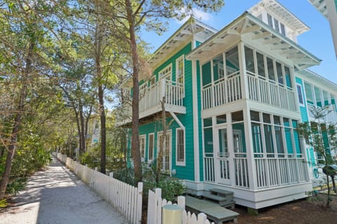 WELCOME TO HEAVY WATER IN SEASIDE, SLEEPS 4 !