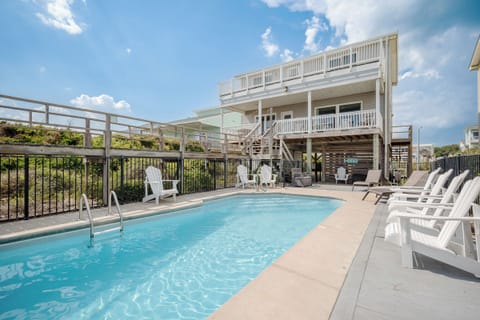 Exterior - Oceanfront / Pool