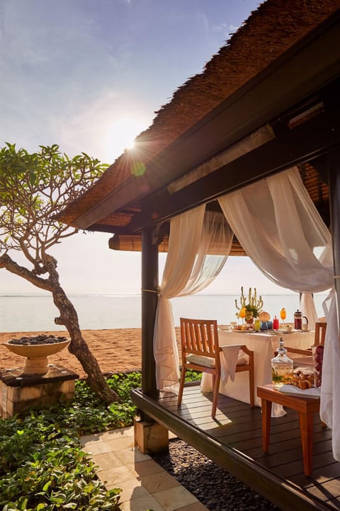 3 restaurants, breakfast, lunch, dinner served; Indonesian cuisine