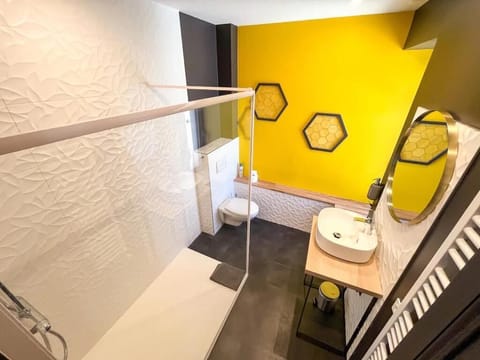 Ch2 Double Superior Room, 1 double bed, garden view | Bathroom | Shower, rainfall showerhead, hair dryer, towels