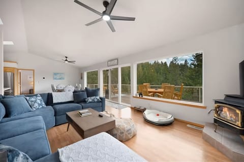Main living area with lake views, a large sectional sofa, and a smart TV.
