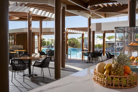 4 bars/lounges, poolside bar, beach bar