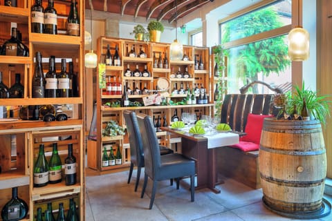 Breakfast, lunch, dinner served; alfresco dining
