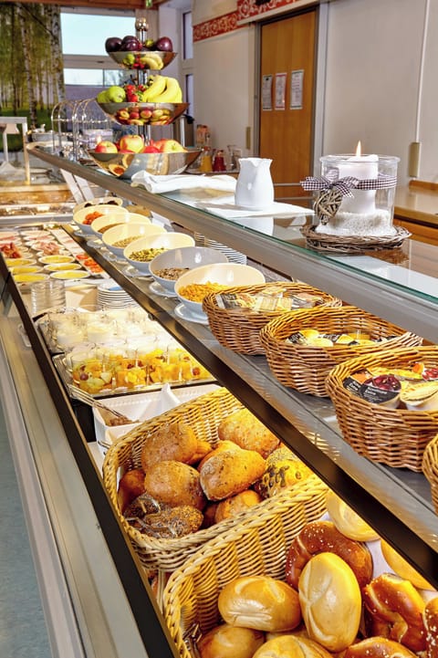 Free daily buffet breakfast