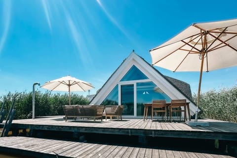 Superior House, Lake View | Property grounds