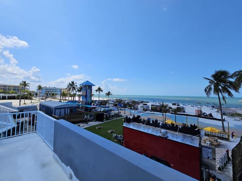Rooftop south oceanfront view.