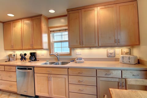 Aldoren's Wind 'n Tide Kitchen - Aldoren's Wind 'n Tide kitchen.