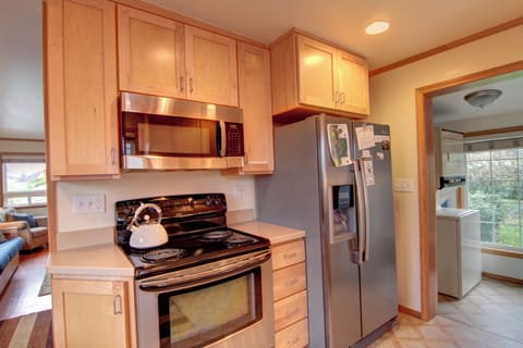 Aldoren's Wind 'n Tide Kitchen and Laundry Area - Aldoren's Wind 'n Tide kitchen and laundry area.