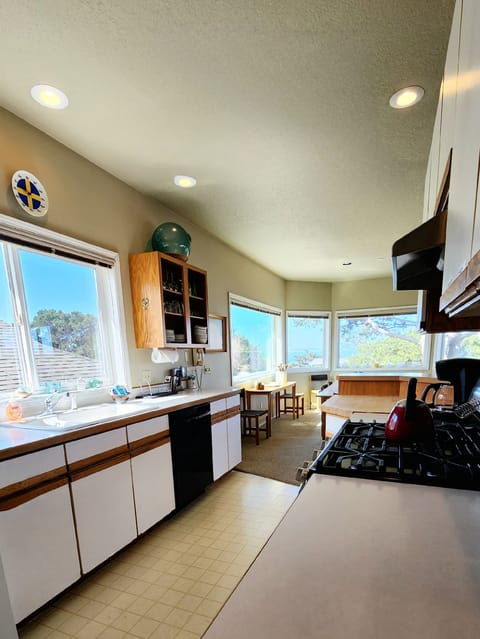 Anderson Trail House Kitchen - Anderson Trail House kitchen.