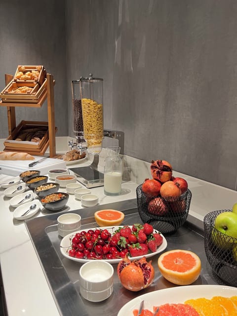 Free daily buffet breakfast