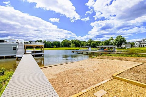 Steps from Shoreline Simplicity – Let little feet wander, big laughs echo, and summer memories take root in the sand.