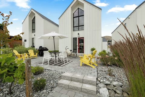 Front covered patio. 