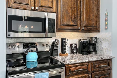 Beautiful fully equipped kitchen.