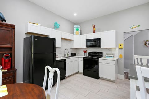 Large open kitchen with full-size appliances for your convenience!