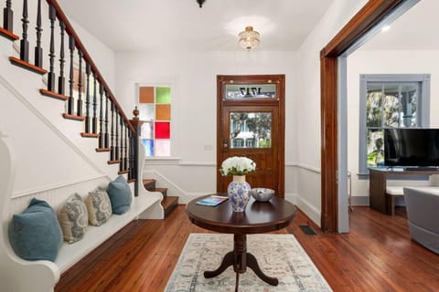 A lovely, spacious vacation home with a luxurious look and feel