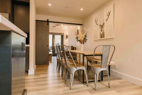 Dining Room - Summer